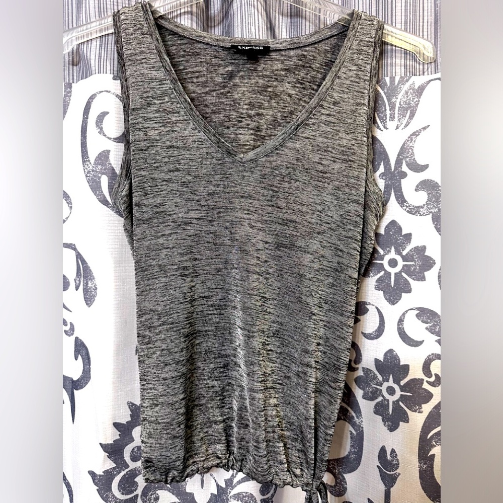 EUC Express Gray Sleeveless Tank Top with V-Neck Size M‎
